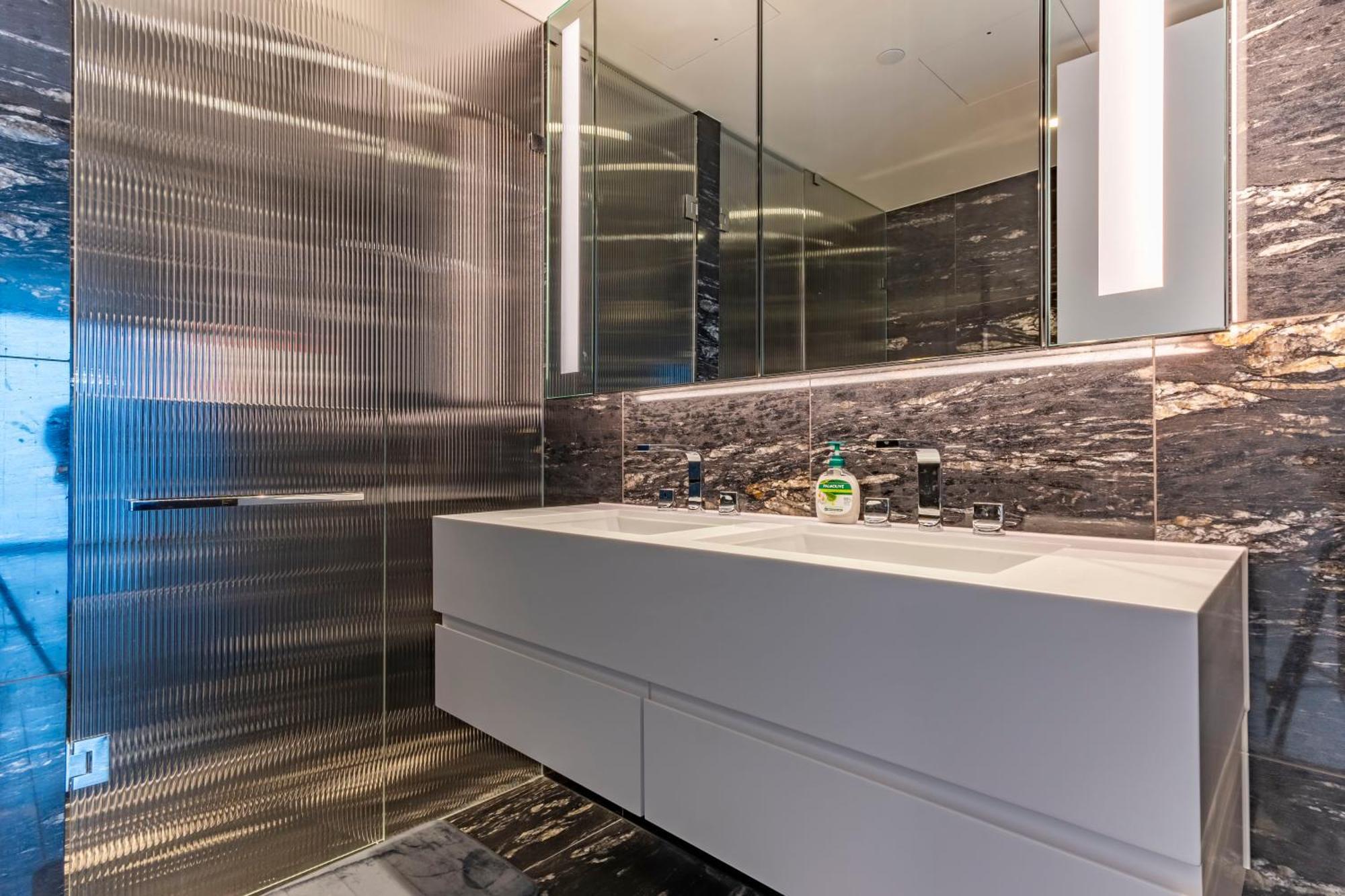 High-level 2b Stunning Water Views In Barangaroo