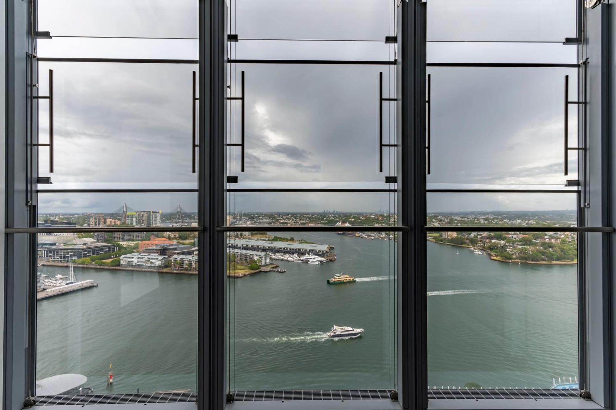 High-level 2b Stunning Water Views In Barangaroo *