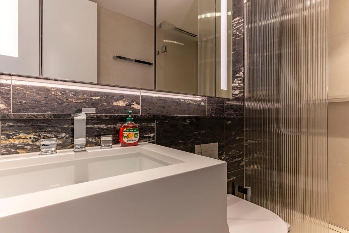 High-level 2b Stunning Water Views In Barangaroo Apartment *