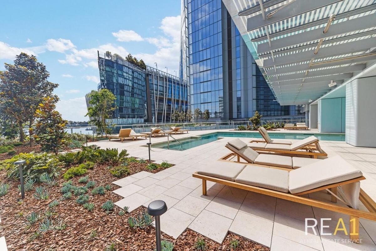 High-level 2b Stunning Water Views In Barangaroo Sydney